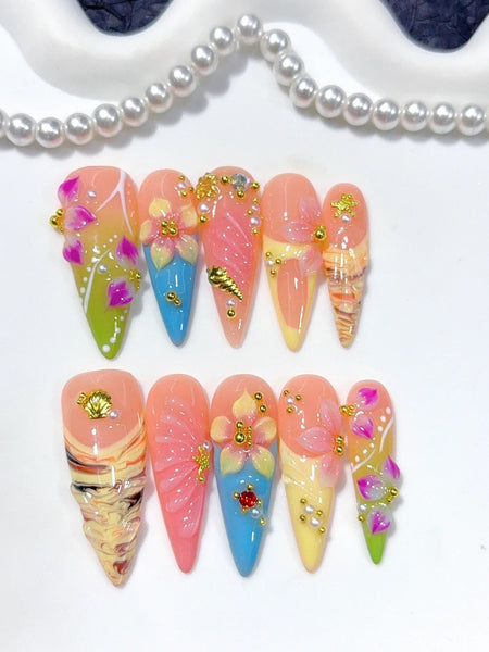 Seashell Sorbet Press-On Nägel Mandelform, bunter Mix in Nude, Rosa, Pink, Rot, Gelb, Grün und Blau mit goldenen Akzenten