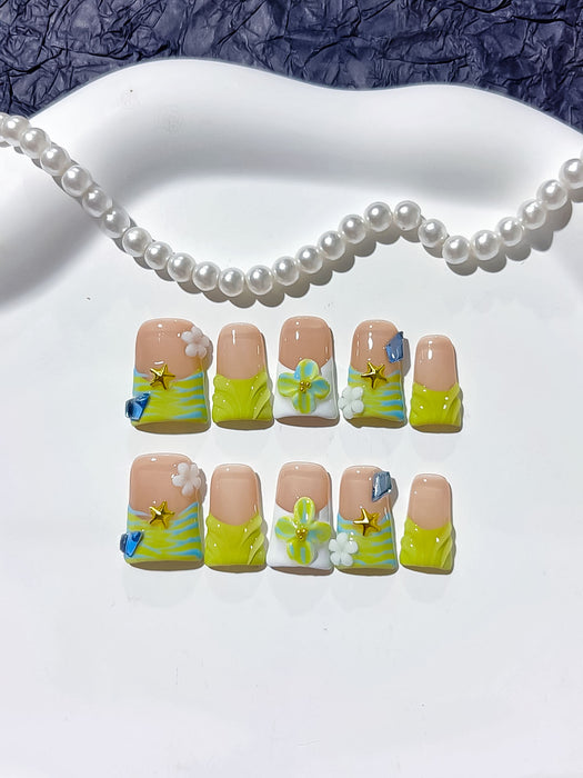 Solar Petal Press-On Nägel Duck-Form kurz, Weiß mit botanischen Blüten in Blau und Gelb