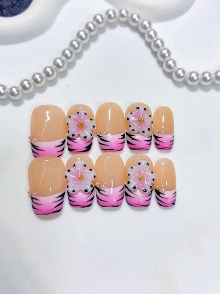 Wild Rose French Press-On Nägel kurz, Nude-Pink French mit Blumen und Tierprint